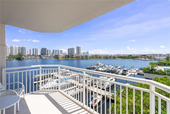 18081 Biscayne Blvd # 403, Aventura FL 33160