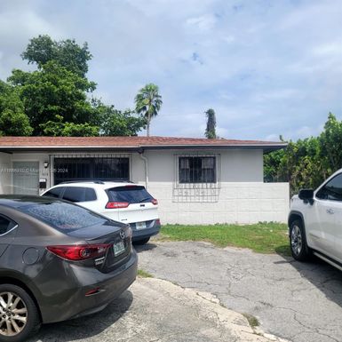 975 NE 135th St, North Miami FL 33161