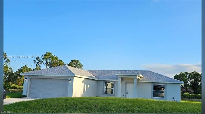 917 MARTHA AVE, Lehigh Acres FL 33974