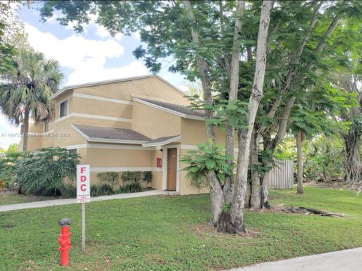 9455 N Palm Cir N # 9455, Pembroke Pines FL 33025