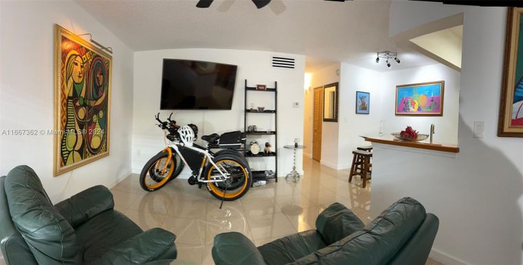 1840 Dewey St # 302, Hollywood FL 33020