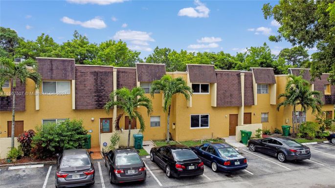 5728 Blueberry Ct # 38, Lauderhill FL 33313