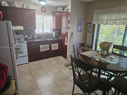 1521 W 42nd Pl # 18, Hialeah FL 33012