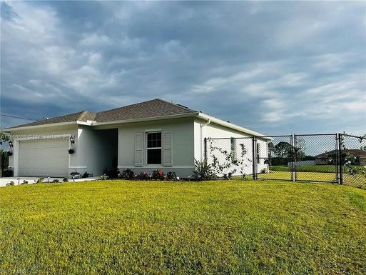 328 jacaranda Pkwy E, Cape Coral FL 33090