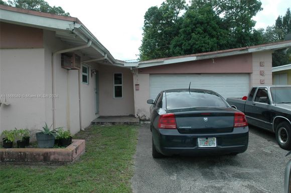 3950 NW 189th Ter, Miami Gardens FL 33055