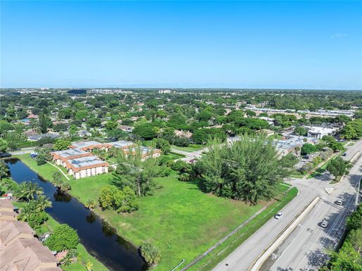 27th Riverside Dr, Coral Springs FL 33065