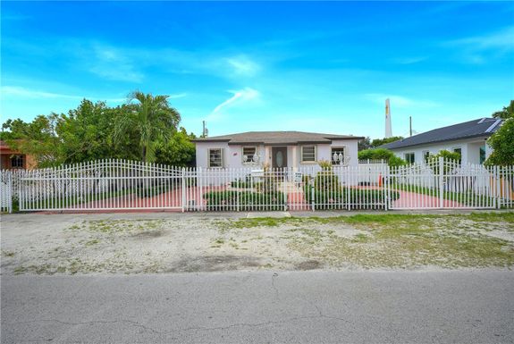 151 W 44th St, Hialeah FL 33012