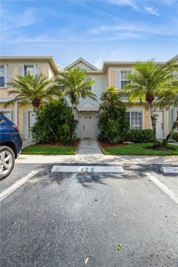 81 Simonton Cir, Weston FL 33326