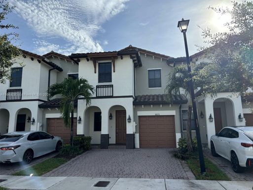 8875 NW 102nd Pl, Doral FL 33178