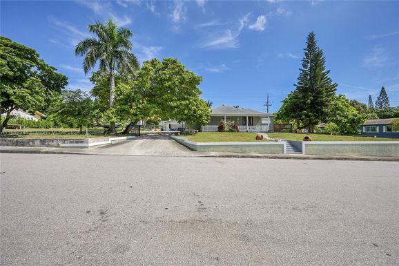 830 S Ridge St, Lake Worth FL 33460