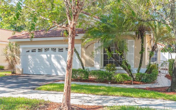 812 Garnet Cir, Weston FL 33326