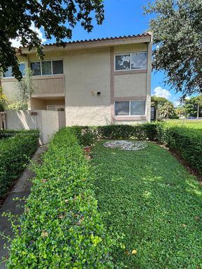 14249 Kendale Lakes Cir # 14249, Miami FL 33183