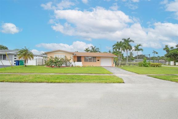 5201 SW 95th Ave, Cooper City FL 33328