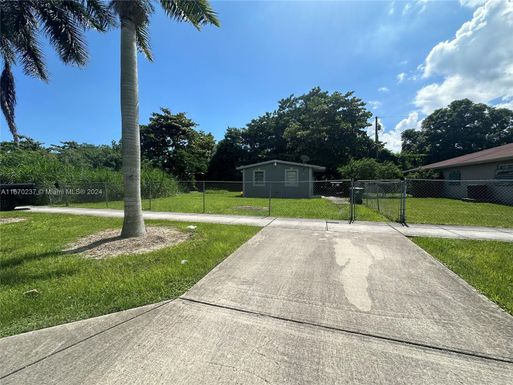 10070 SW 176th St, Palmetto Bay FL 33157