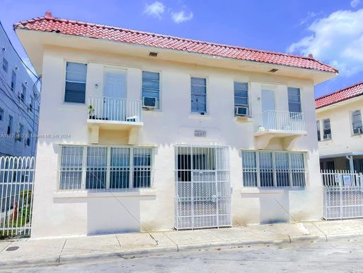 711 NW 1st St # 3, Miami FL 33128