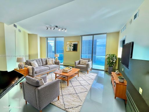 300 S Biscayne Blvd # 1508, Miami FL 33131