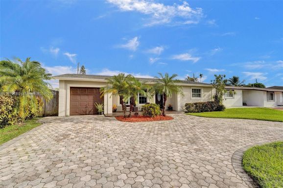 6625 Coconut Dr, Miramar FL 33023