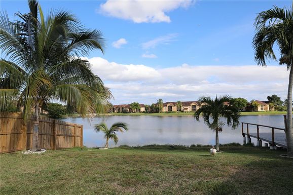 1131 SW 109th Ave, Pembroke Pines FL 33025