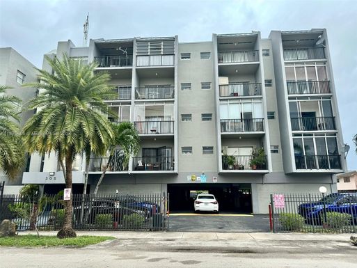 305 W 68th St # 301, Hialeah FL 33014