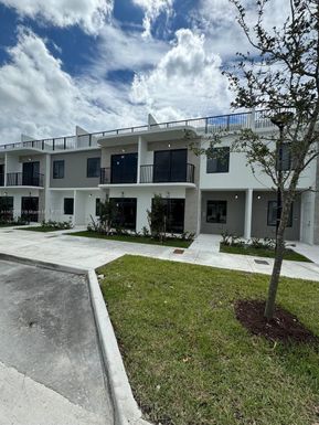 14506 SW 261st St, Homestead FL 33032