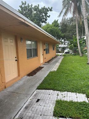 2326-2328 Mckinley St, Hollywood FL 33020