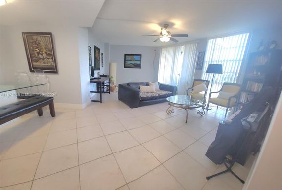 3475 N Country Club Dr # 705, Aventura FL 33180