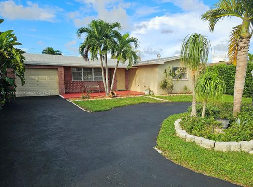 8571 NW 11th St, Pembroke Pines FL 33024