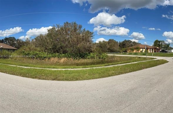 2520 Sunniland Blvd, Lehigh Acres FL 33971