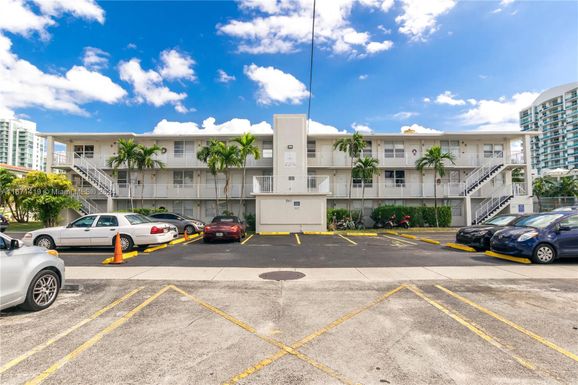 7917 West Dr # 1, North Bay Village FL 33141