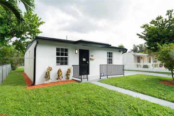 1501 NE 154th Ter, North Miami Beach FL 33162