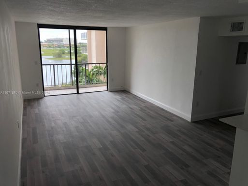 9682 Fontainebleau Blvd # 507, Miami FL 33172