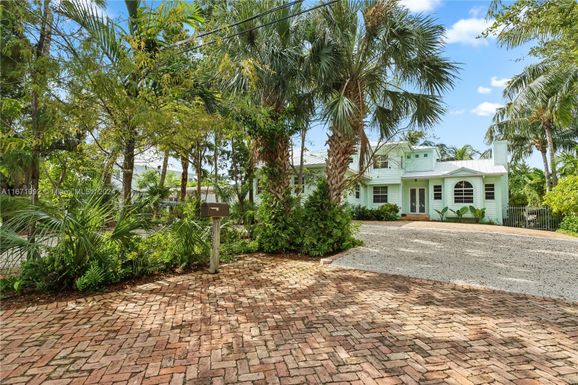 1056 NE Little River Dr, Miami FL 33138