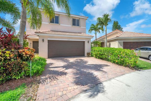 4254 Magnolia Ridge Dr, Weston FL 33331