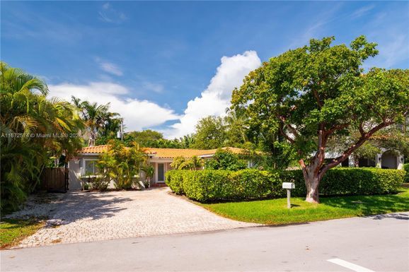 784 Ridgewood Rd, Key Biscayne FL 33149