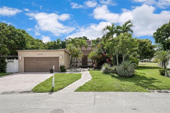 8049 Buttonwood Cir, Tamarac FL 33321