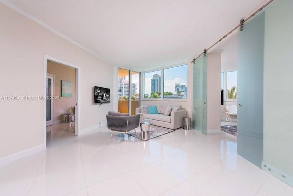 300 S Pointe Dr # 706, Miami Beach FL 33139