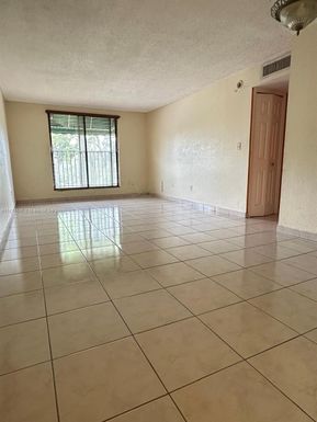 606 W 81st St # 305, Hialeah FL 33014