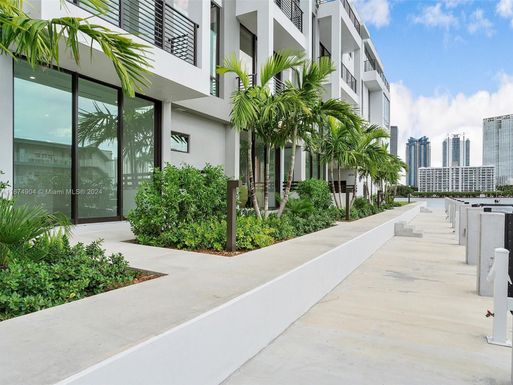 4004 NE 167 ST, North Miami Beach FL 33160