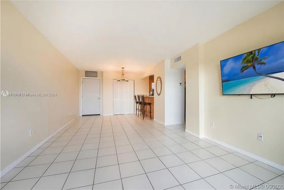 8895 Fontainebleau Blvd # 503, Miami FL 33172