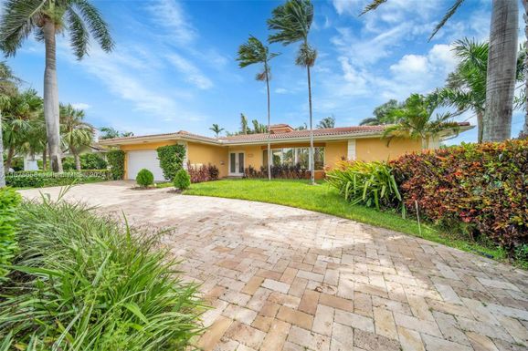 519 Hibiscus Dr, Hallandale Beach FL 33009