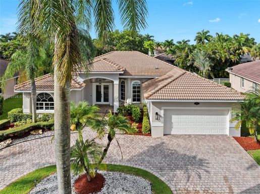 1807 Victoria Pointe Cir, Weston FL 33327