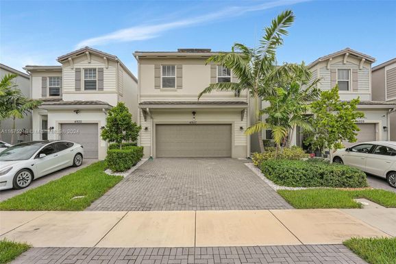 4927 NW 48th Ter, Tamarac FL 33319