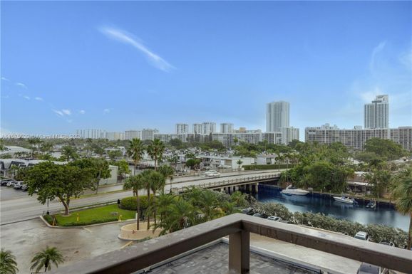 2500 Parkview Dr # 609, Hallandale Beach FL 33009