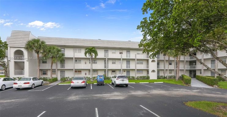 8510 Sunrise Lakes Blvd # 202, Sunrise FL 33322