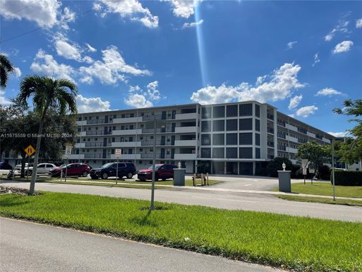 950 Hillcrest Dr # 302, Hollywood FL 33021