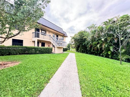 174 NW 92 AV # 106, Pembroke Pines FL 33024