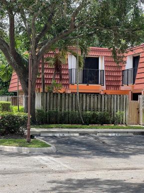 9876 NW 6th Ct, Plantation FL 33324