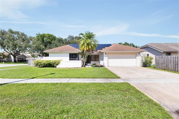 8695 SW 58th St, Cooper City FL 33328