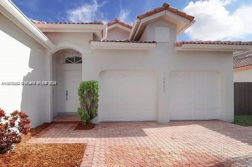 10889 NW 58th Ter, Doral FL 33178