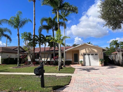 551 SW 169th Ter, Weston FL 33326